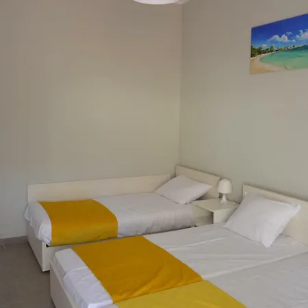 Daisy Apartment